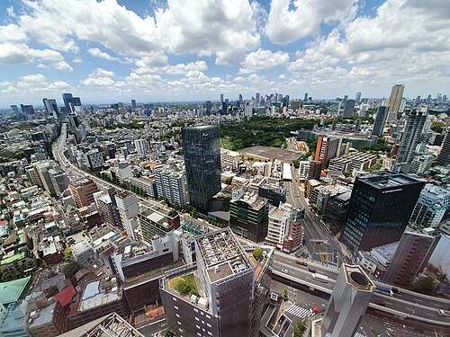 六本木ヒルズから望むEX THEATER ROPPONGI周辺の道路と建物の街並み