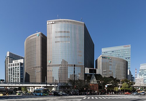 交差点越しに見る有楽町マリオンと周辺の街並み